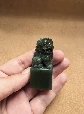 和田玉碧玉狮子印章小摆件