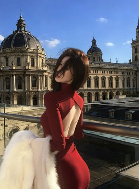 Teptdc |原创赤焰缪斯圣诞酒红解构镂空露背包臀连衣裙2025新款