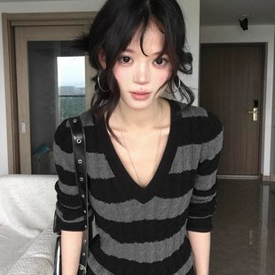 Archivum 百搭V领麻花条纹慵懒感毛衣女秋宽松情侣针织上衣潮