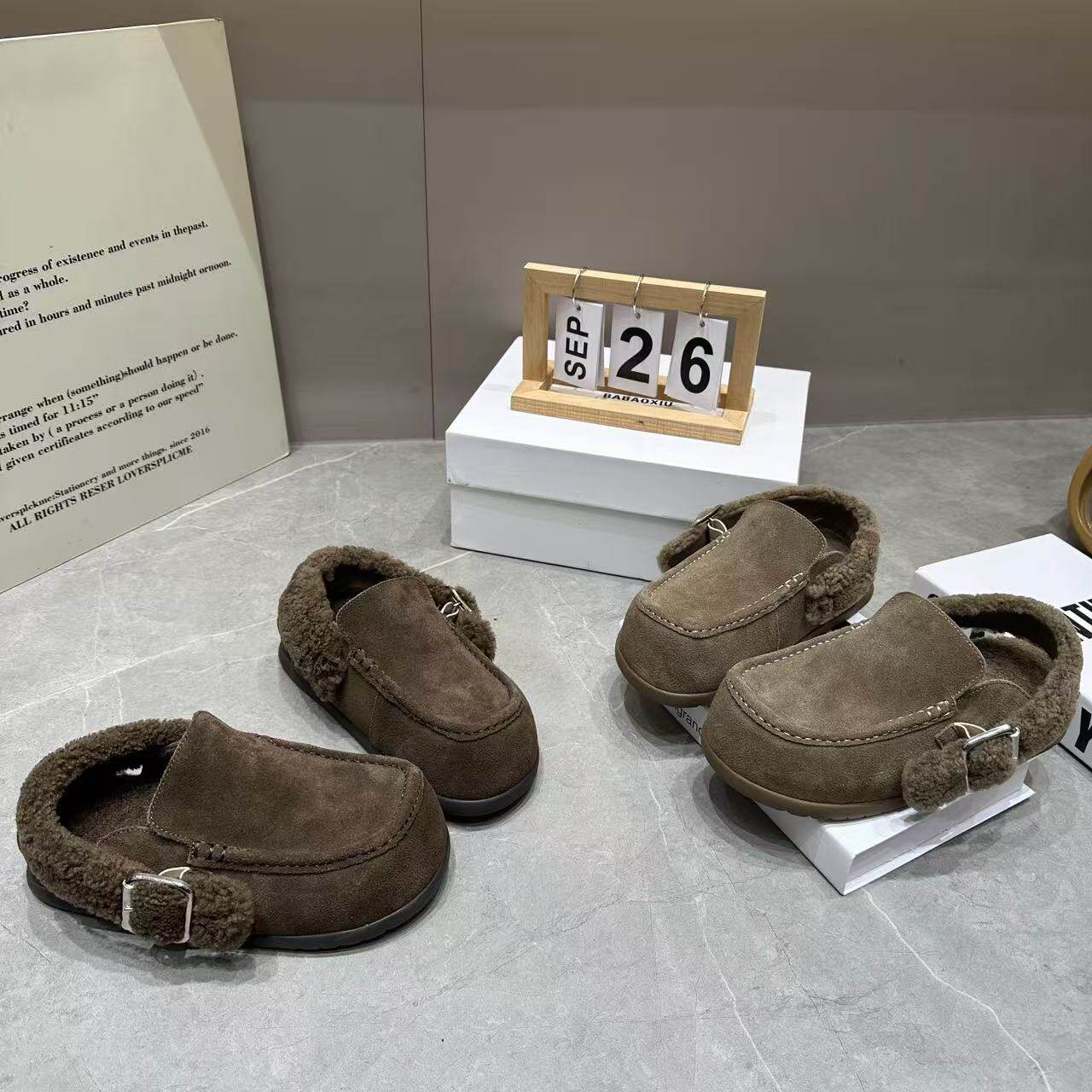 巴宝秀羊羔毛厚底包一字带棉拖鞋女2026年秋冬新款松弛感勃肯棉鞋