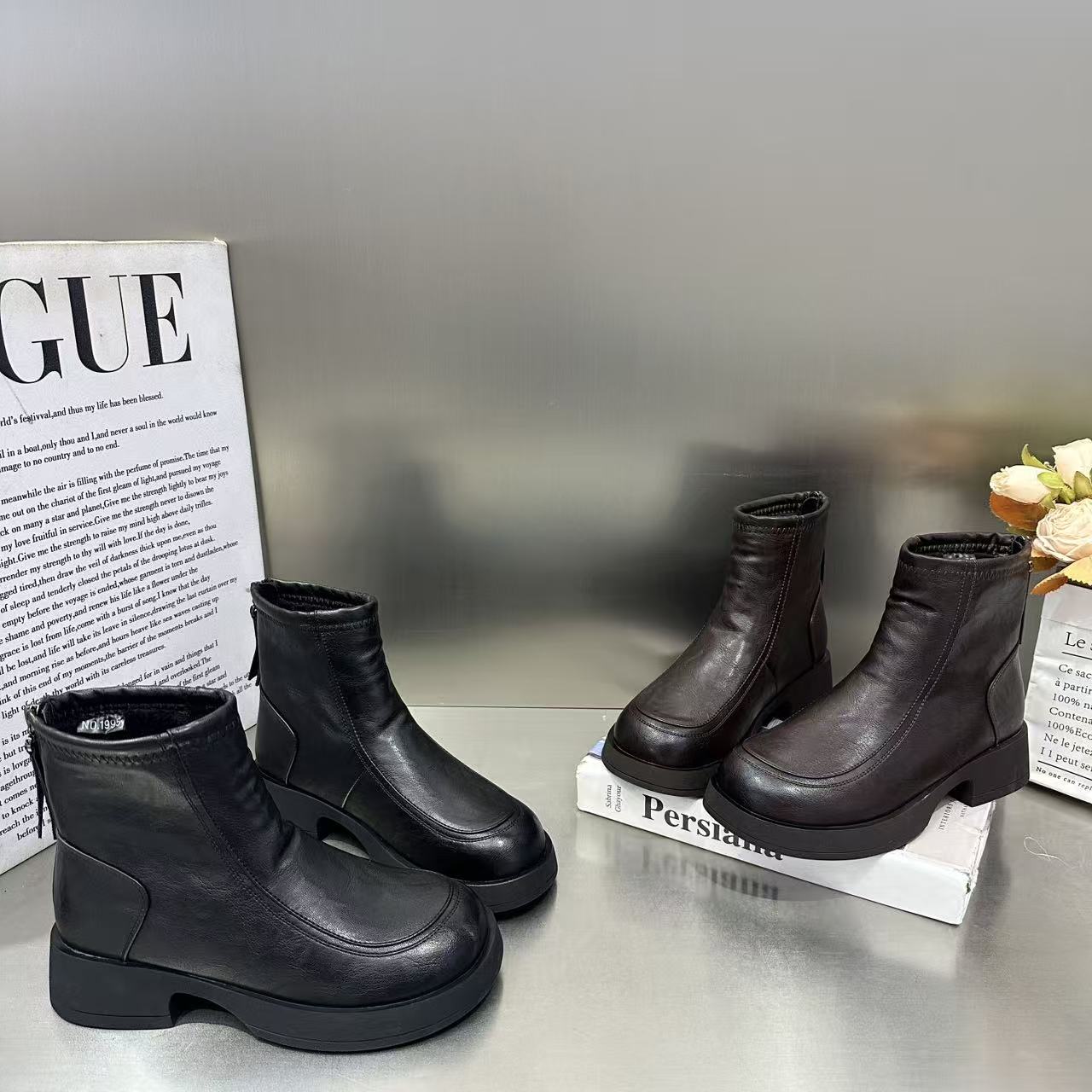 欧洲站加绒后拉链短靴女2025新款冬季英伦风显瘦增高切尔西马丁靴