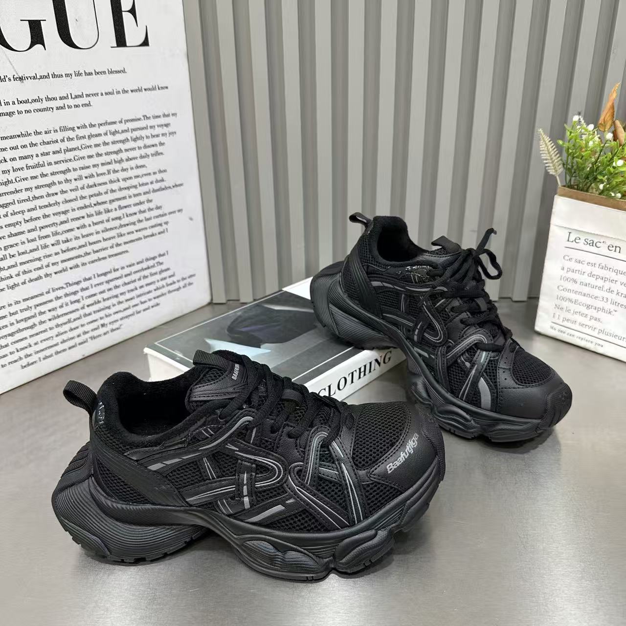 欧洲站加绒厚底复古老爹鞋女2025年冬季新款黑色复古休闲运动棉鞋