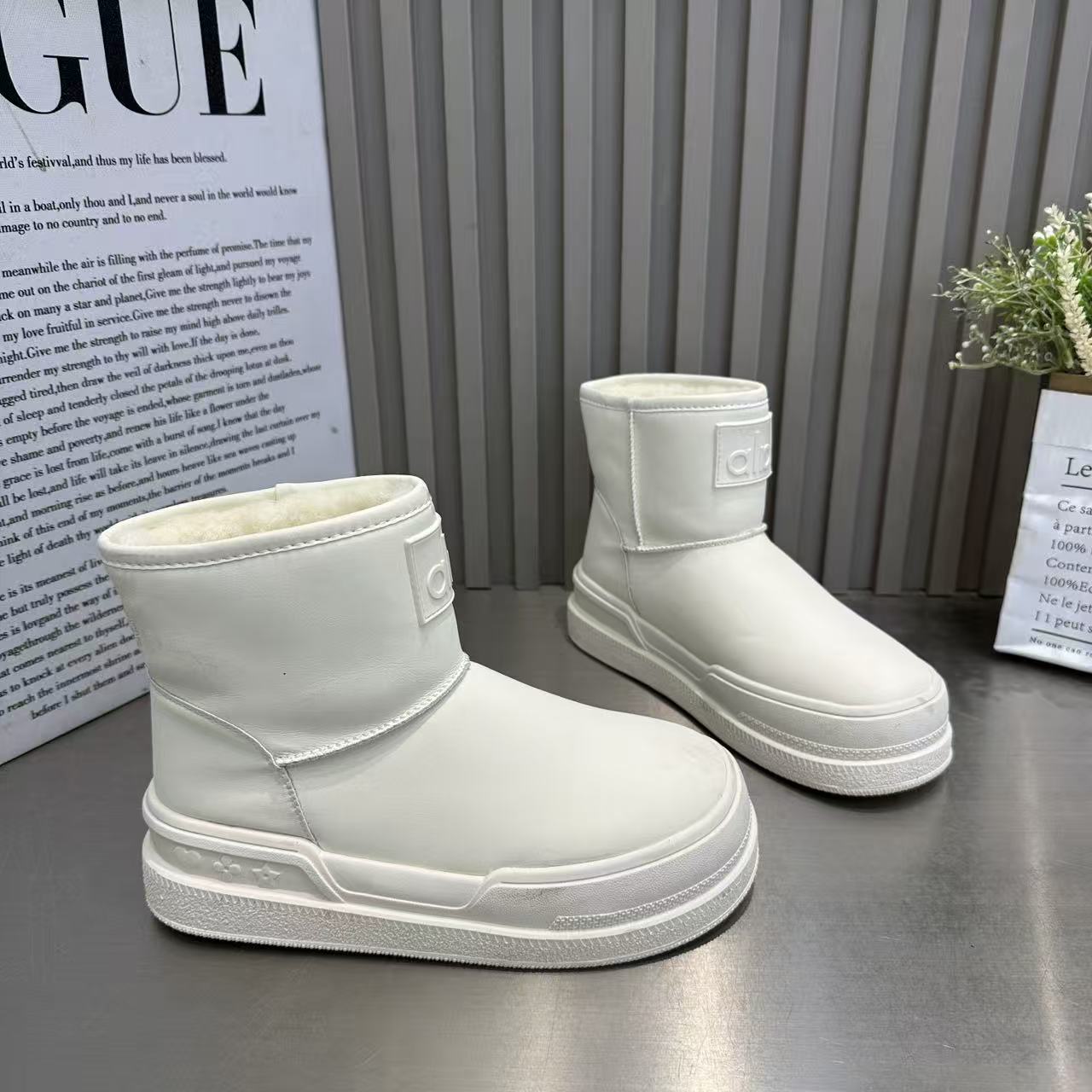 2025冬季新款厚底保暖雪地靴女欧货爆款加绒套筒一脚蹬休闲面包靴