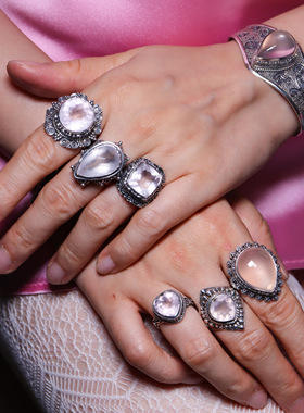 尼泊尔手工镶嵌粉水晶戒指S925纯银复古宫廷风天然芙蓉石女戒孤品