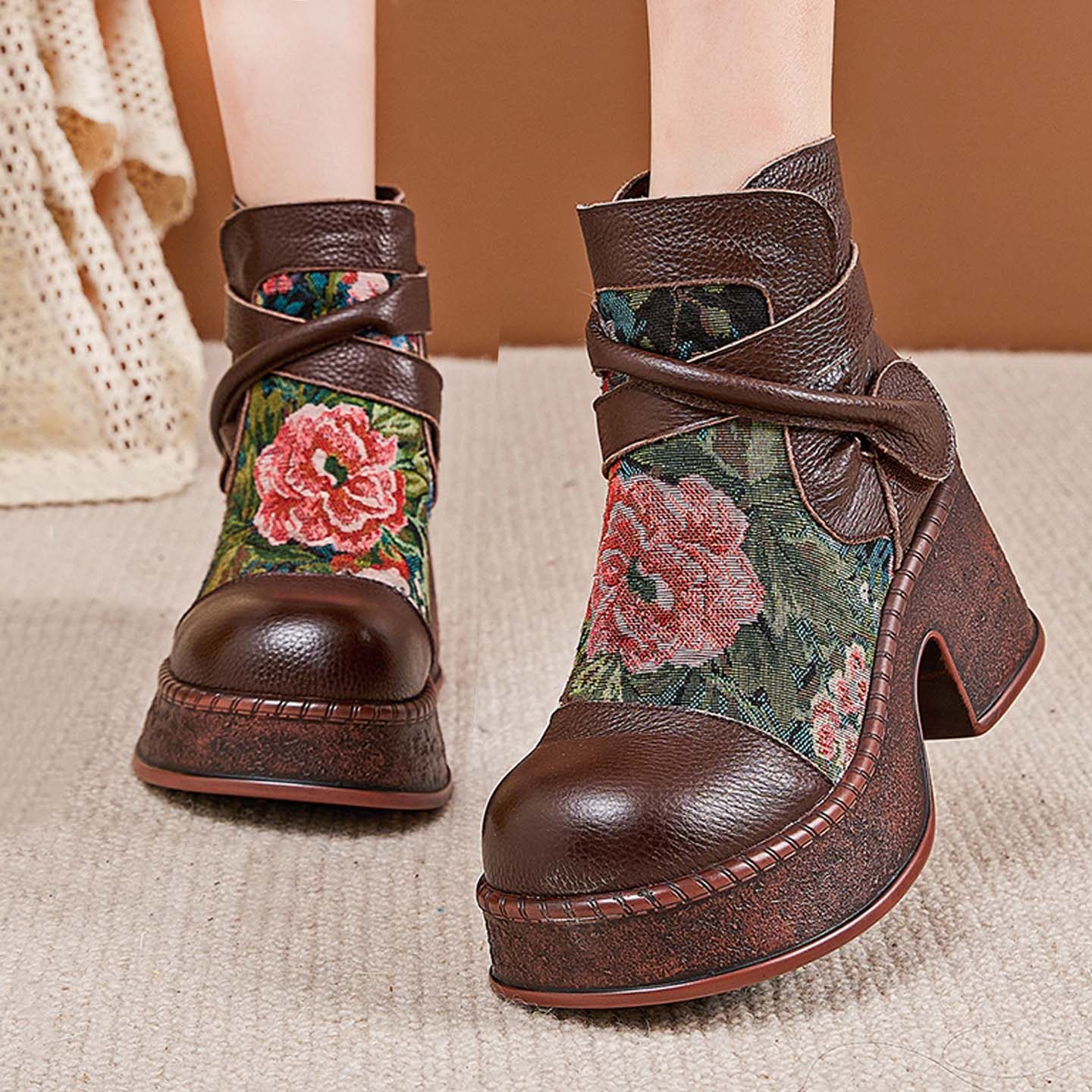 复古真皮百搭民族风绣花女靴子秋冬时尚休闲防水台厚底粗高跟短靴