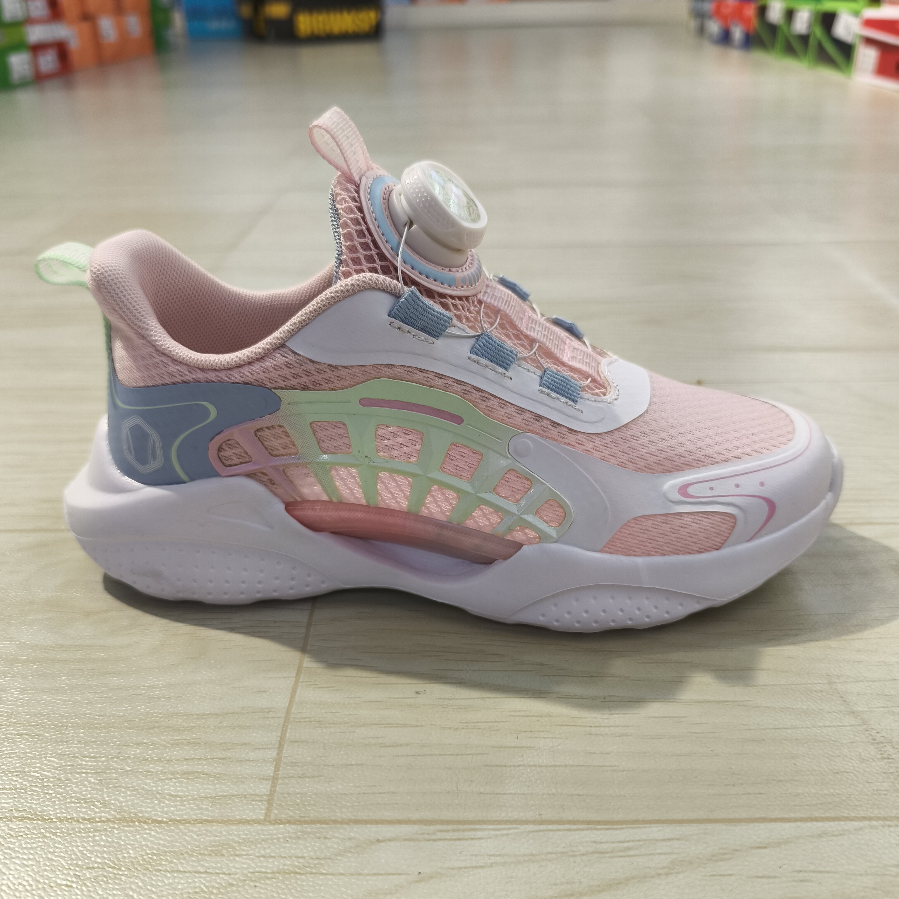 大黄蜂正品夏季断码单网女童运动鞋透气网面轻便防滑大底旋转纽扣