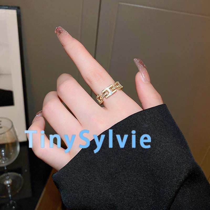 TinySylvieH字母链条哑光戒指