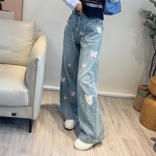 斯斯0123 春季感 重工刺绣立体钉钻蝶儿飞水洗浅蓝牛仔弯刀休闲裤