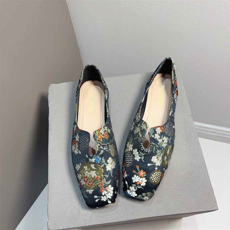 国风新中式平底方头单鞋女2026新款复古风软底刺绣汉服豆豆奶奶鞋