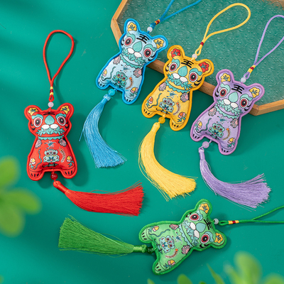 国潮文创端午节艾虎五毒立体香包随身车挂艾草金蟾香囊可做logo