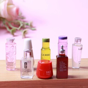 娃娃屋配件  小孩过家家迷你玩具  抖音同款名牌化妆品护肤品模型