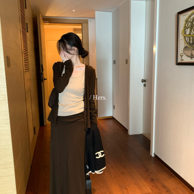 Hers-冬上新不费力懒人通勤三件套短袖T恤+针织开衫+半身裙362052