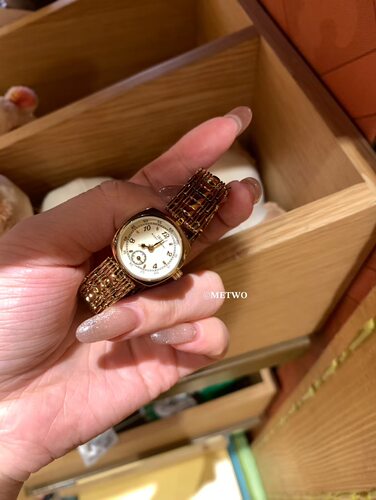 METWO手表女轻奢小众复古小金表手链表精致小巧8913