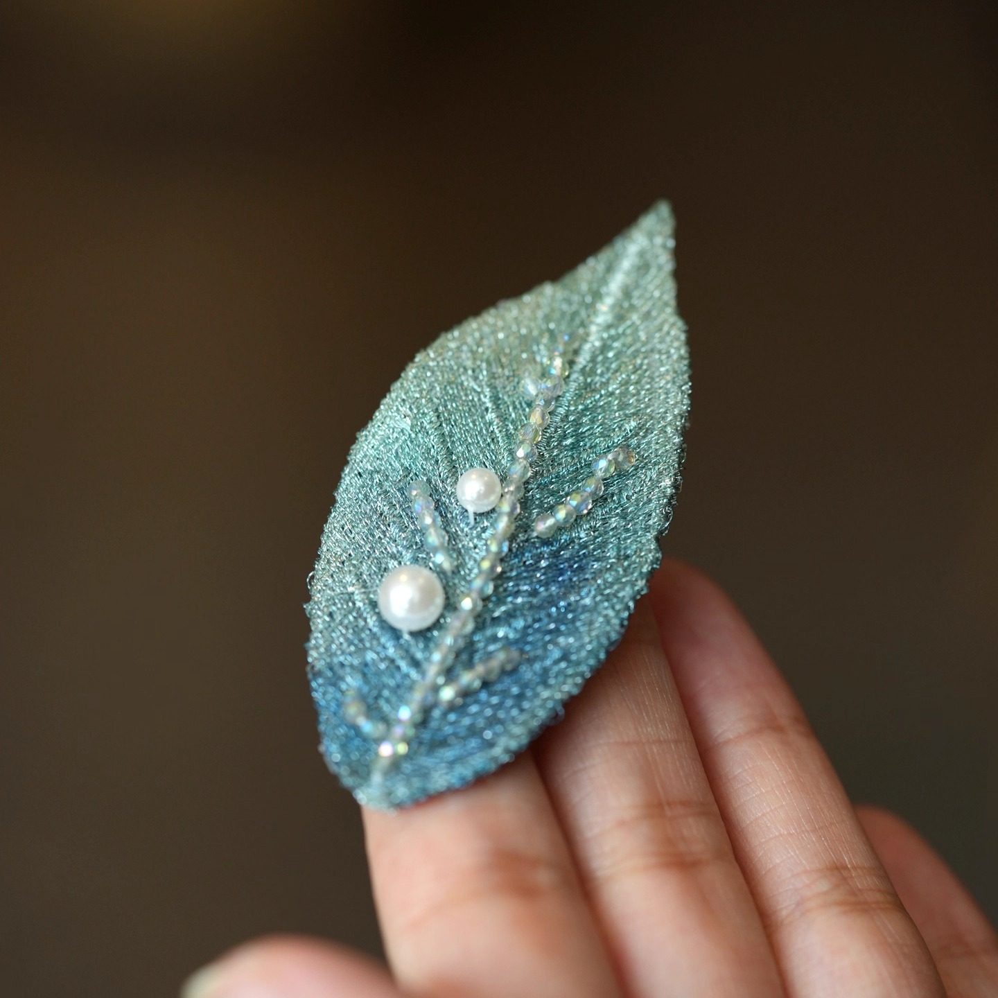 胸针设计感小众刺绣叶子别针渐变蓝色高端礼物高级感胸花秋冬,饰品/流行首饰/时尚饰品新,胸针,淘宝优惠券,粉丝福利购,淘宝优惠卷