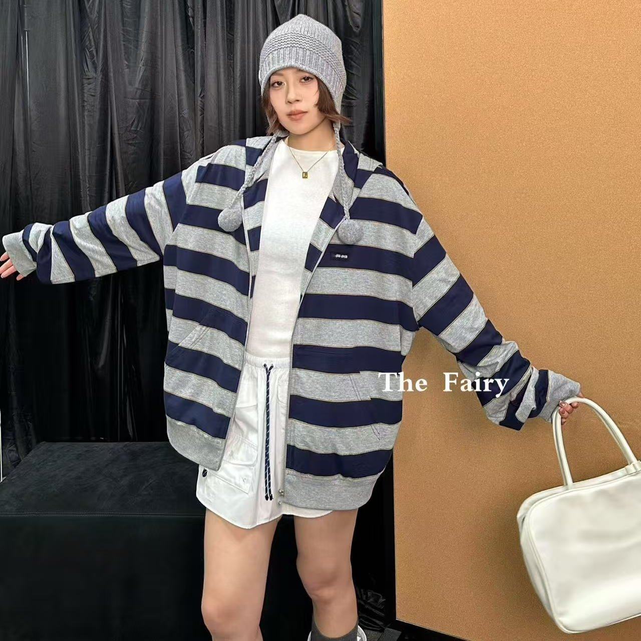 好漂亮橄榄绿连帽运动衫外套女2026年早春新款短上衣宽松休闲时尚