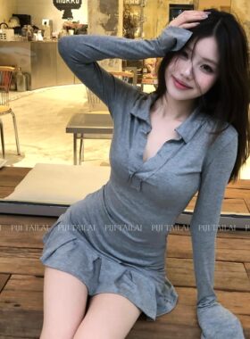 秋冬圣诞节穿搭红色打底连衣裙子女2025新款大衣内搭掐腰包臀短裙