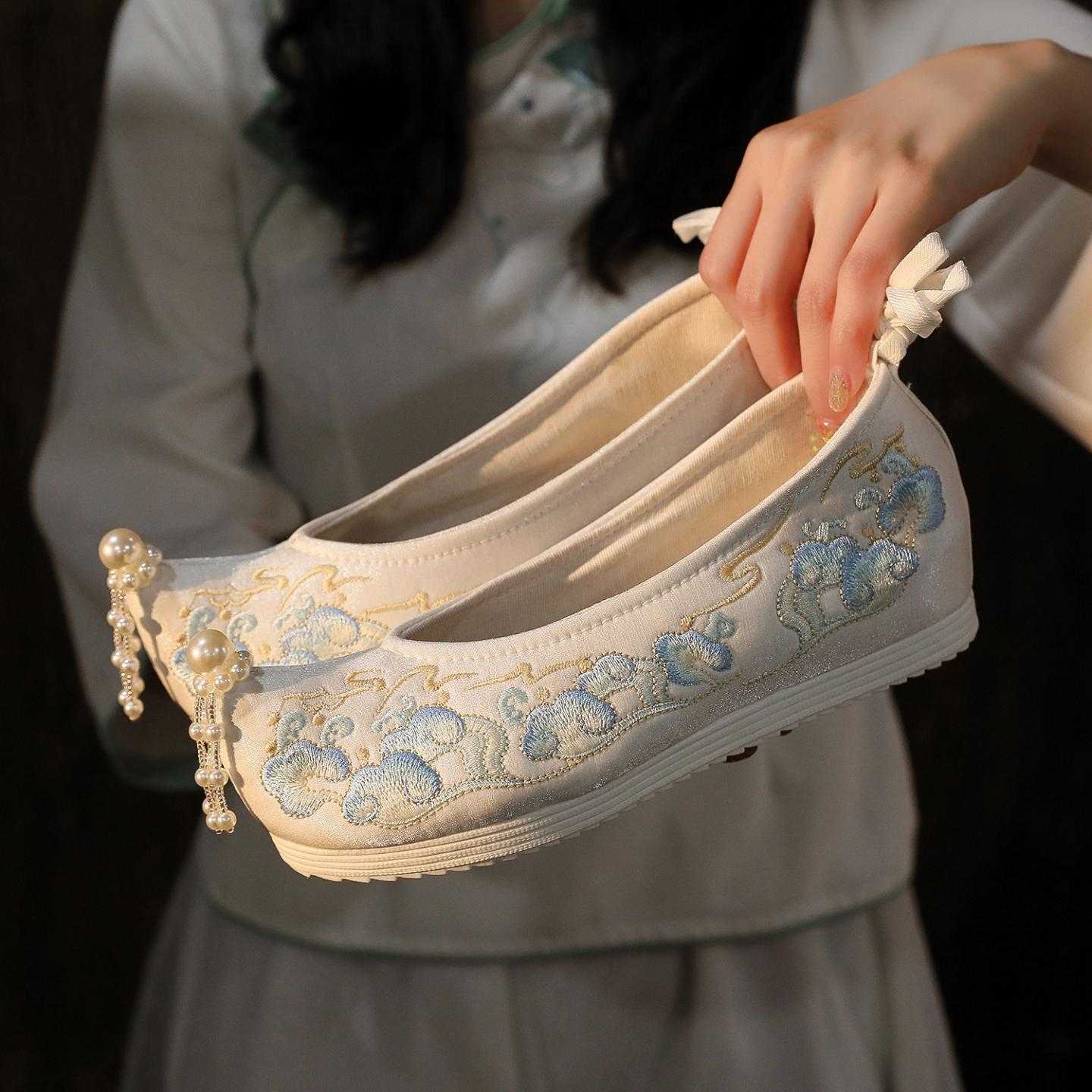 新款汉服绣花女鞋学生古风内增高