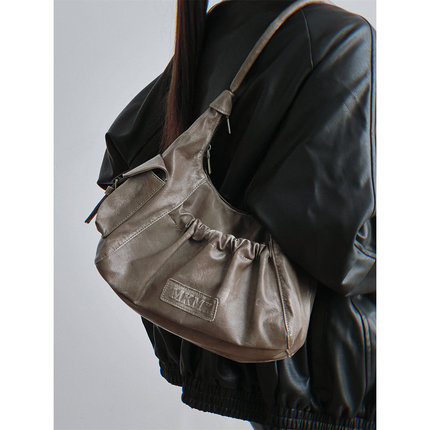 uustudio小众设计高级感时尚辣妹潮做旧擦色水洗皮单肩月牙腋下包