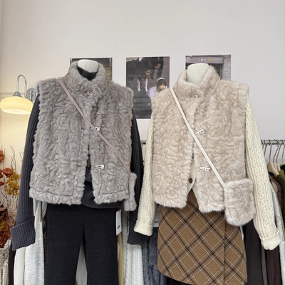 毛绒绒皮毛一体立领马甲配包包女