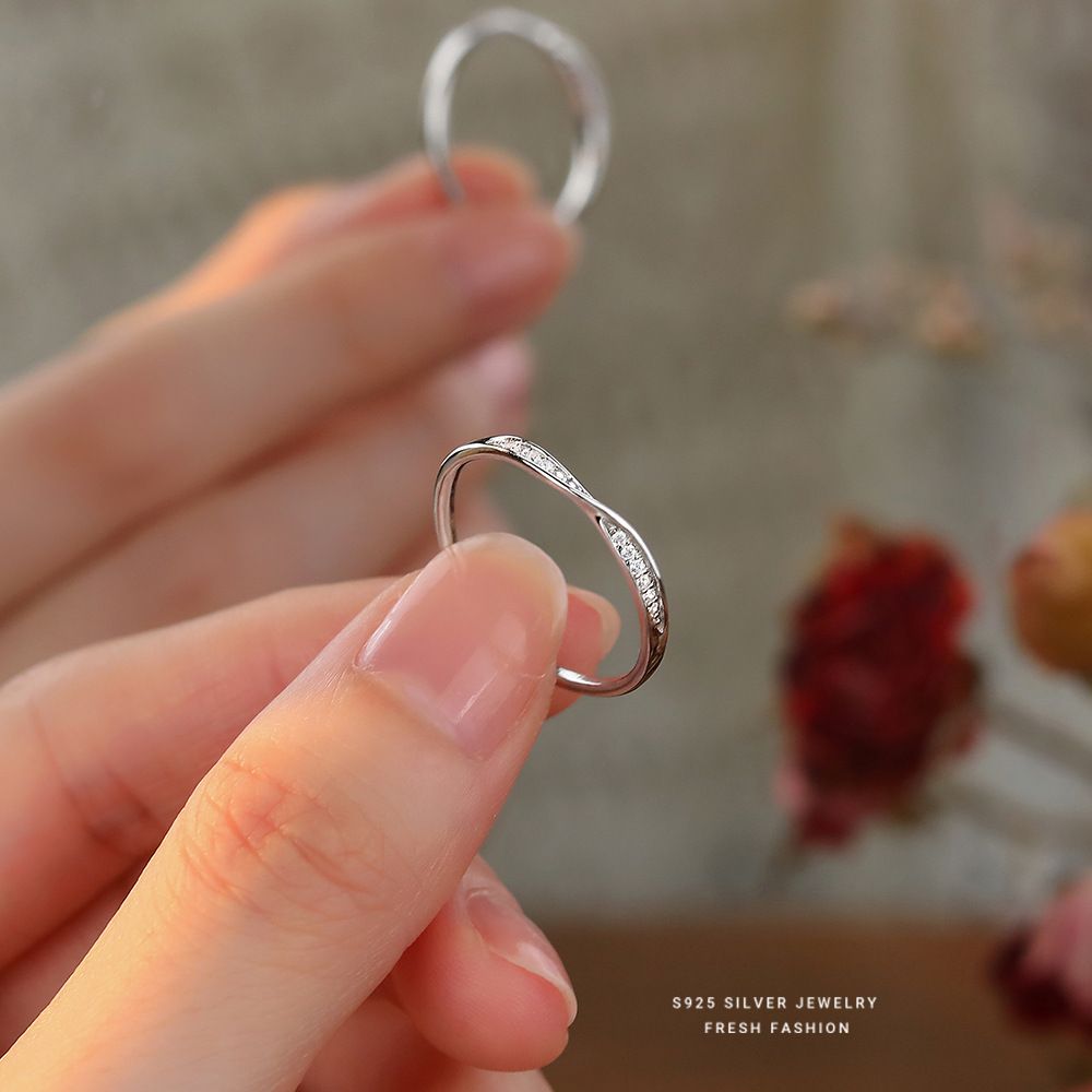 s925纯银莫比乌斯扭曲微镶锆戒指女简约缠绕线条小众冷淡风活口戒