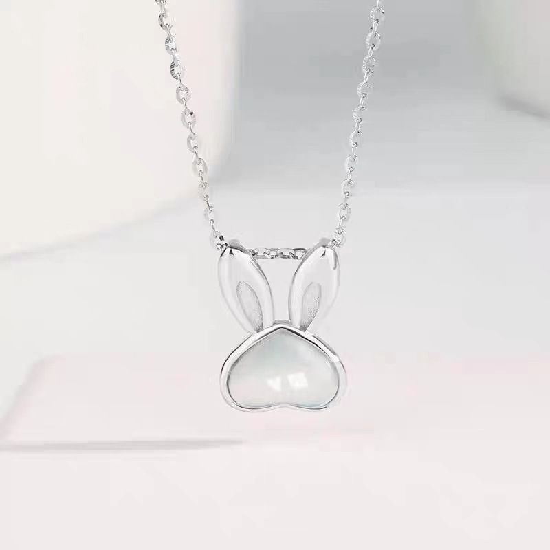 S925纯银兔子项链女玉髓兔耳朵轻奢高级感锁骨链本命年送女友礼物