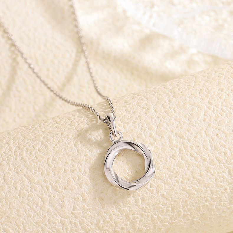 S999纯银莫比乌斯环项链女生款轻奢小众足银锁骨链送女朋友礼物