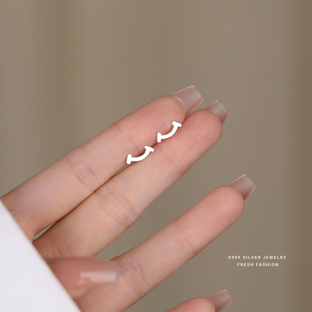 云小舒百搭小清新微笑耳钉女s999纯银韩版时尚养耳洞学生足银耳饰