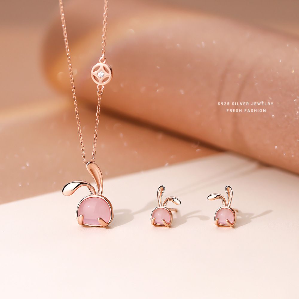 S925纯银粉色猫眼石兔子项链女清新可爱气质铜钱本命年锁骨链