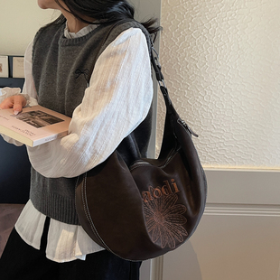 复古慵懒风麂皮绒磨砂单肩饺子包女2025秋冬新款大容量斜挎托特包