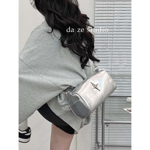 今年流行小包包女2024新款单肩斜挎大容量y2k辣妹小众银色水桶包