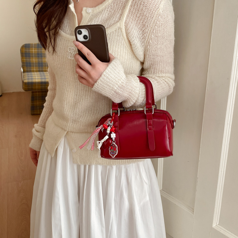 红色包包女2026新款百搭时尚爆款手提波士顿包超火上班杂物小拎包