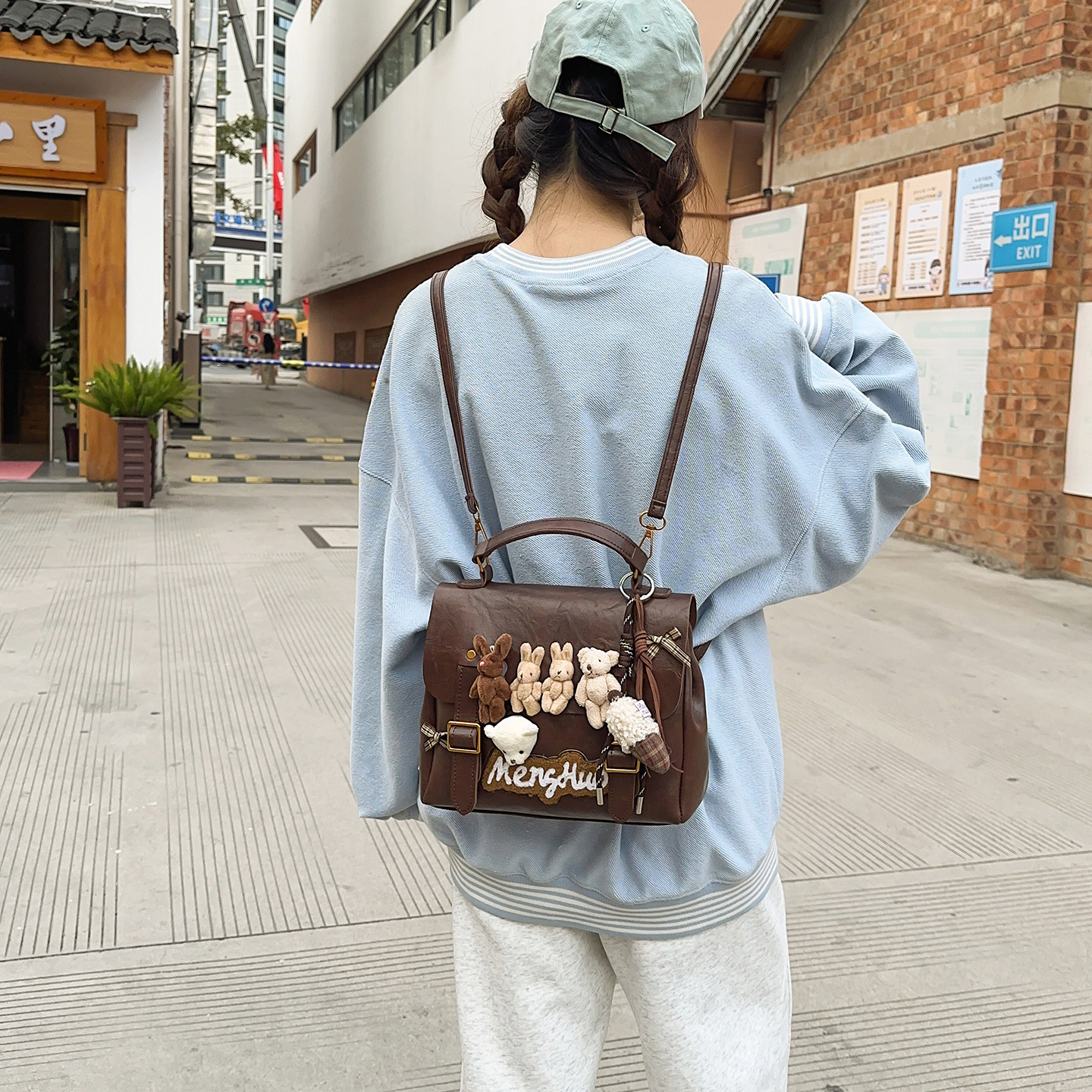 可爱小熊双肩包女2025秋冬新款潮学院风大容量手提斜挎多功能背包