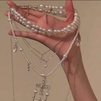 多层叠戴十字架珍珠项链