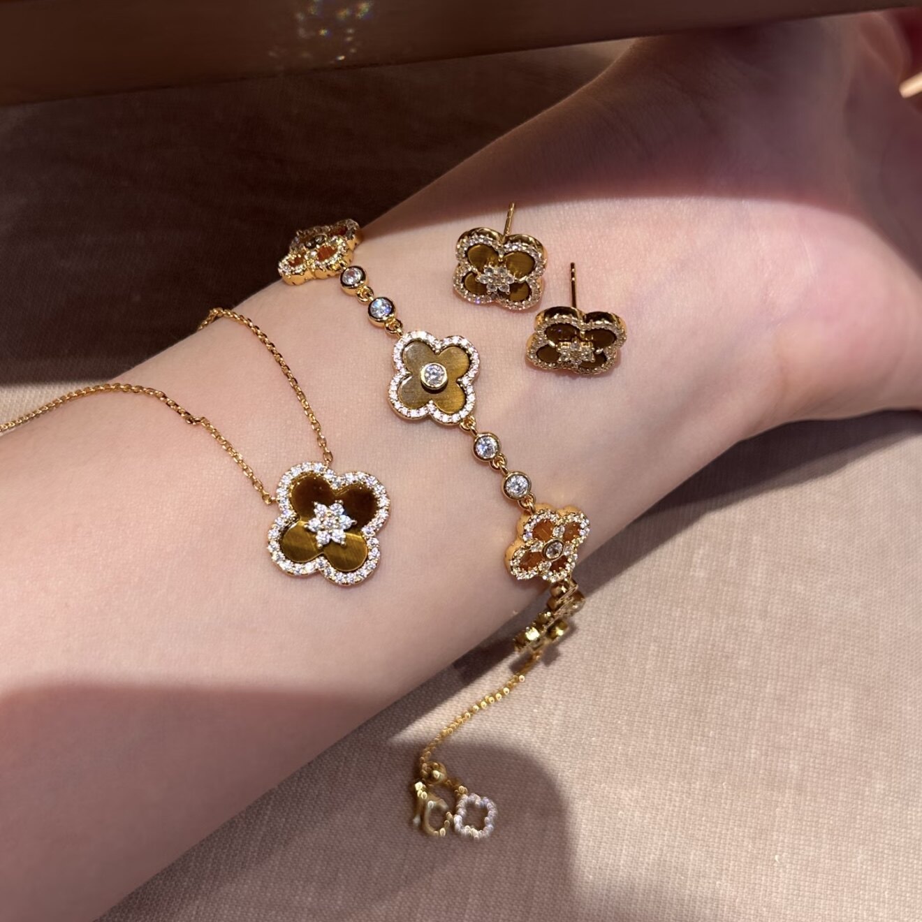 【带盒】镶钻虎眼石四叶花耳环幸运草抽拉式手链高级感新中式项链,饰品/流行首饰/时尚饰品新,组合套装,淘宝优惠券,粉丝福利购,淘宝优惠卷