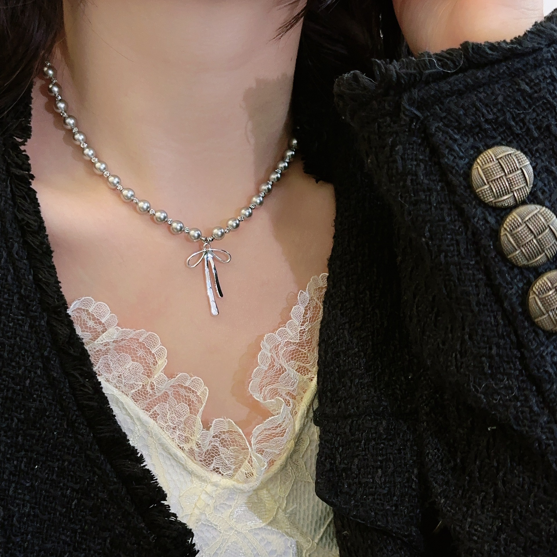 蝴蝶结施家多麻灰珍珠项链轻奢小众设计感甜酷锁骨链颈链毛衣链潮