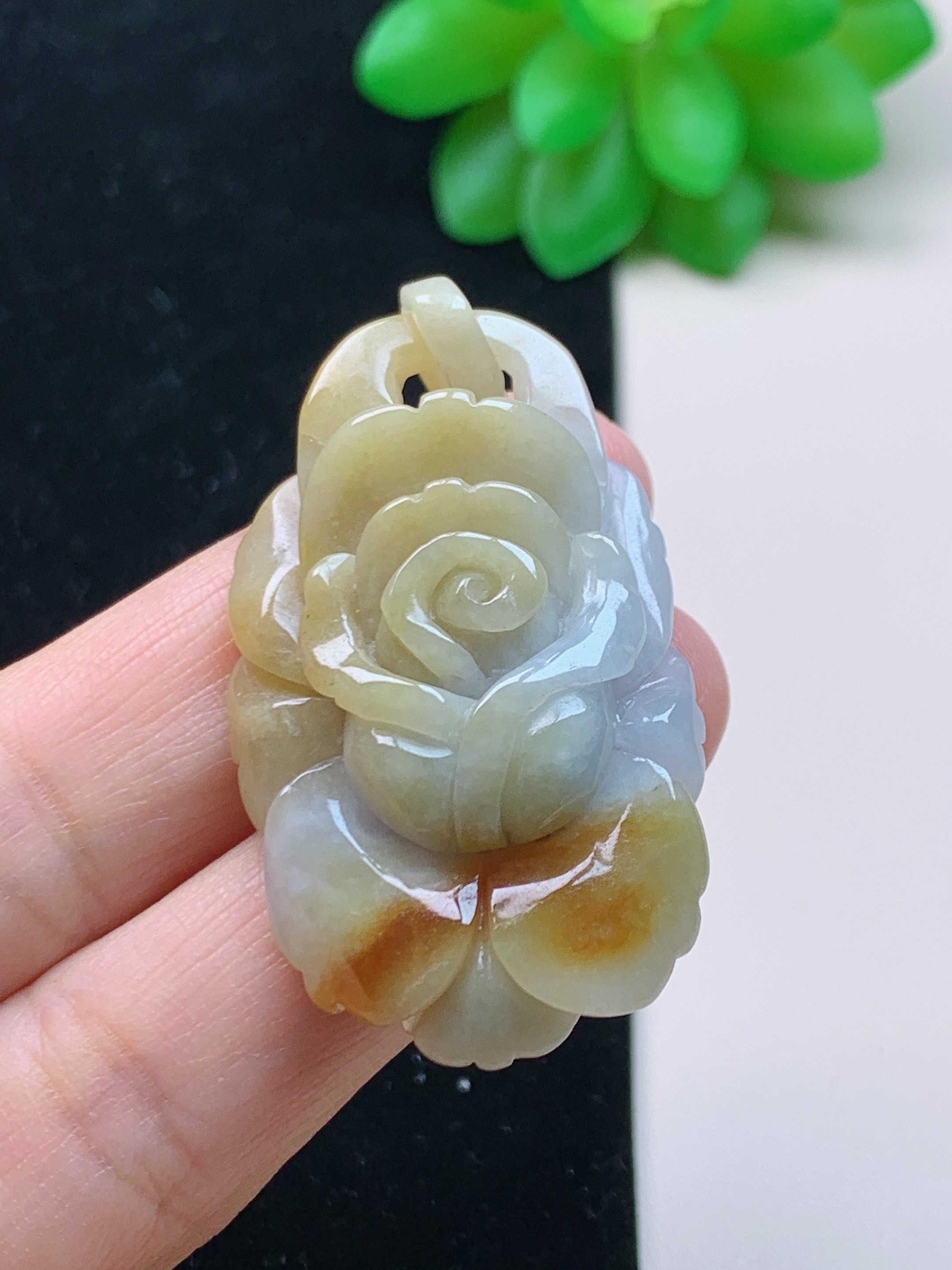 天然翡翠吊坠女学生黄翡莲花玉坠玉佩护身符情侣款玉石项链饰品