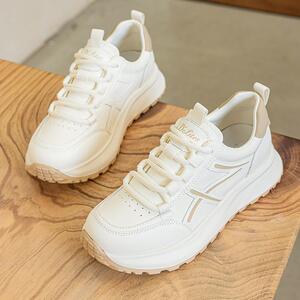 真皮大码女鞋41-43新款时尚运动休闲鞋轻便软底小白鞋厚底阿甘鞋