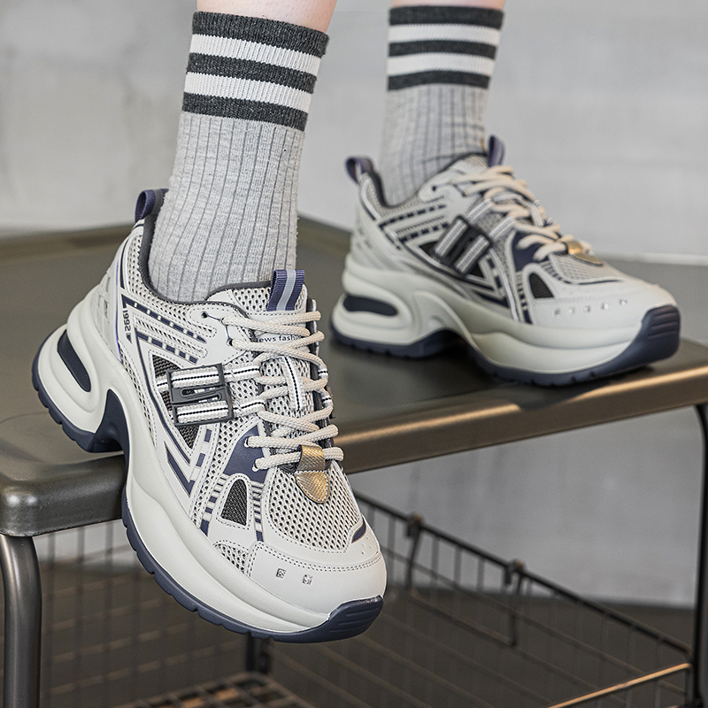 春季真皮大码女鞋41—43复古透气网面厚底老爹鞋休闲保暖42运动鞋