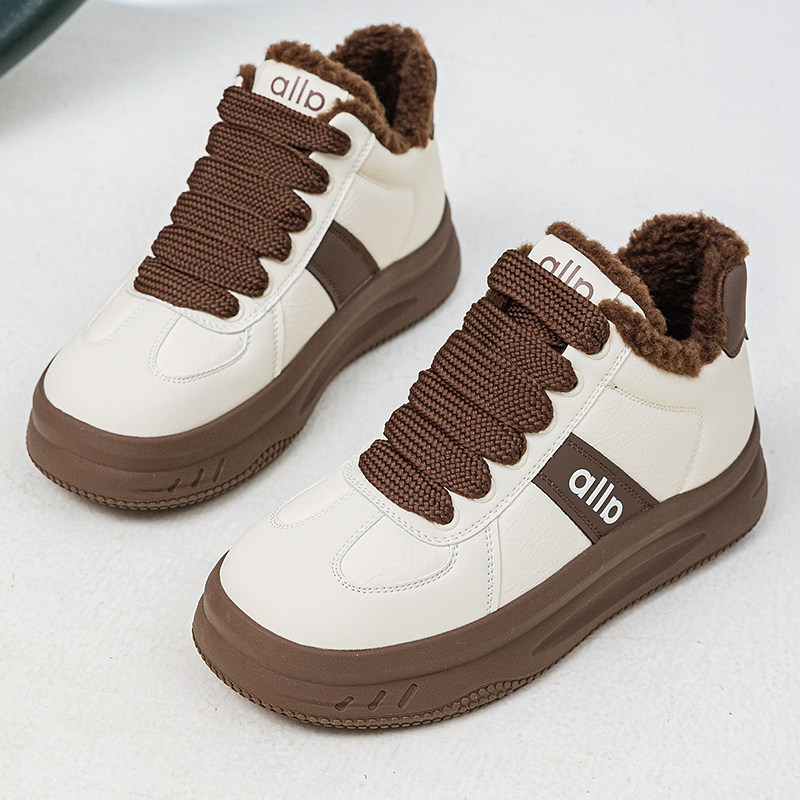 真皮大码女鞋41-43百搭加绒高帮小白鞋脚宽肥平底学生休闲棉板鞋