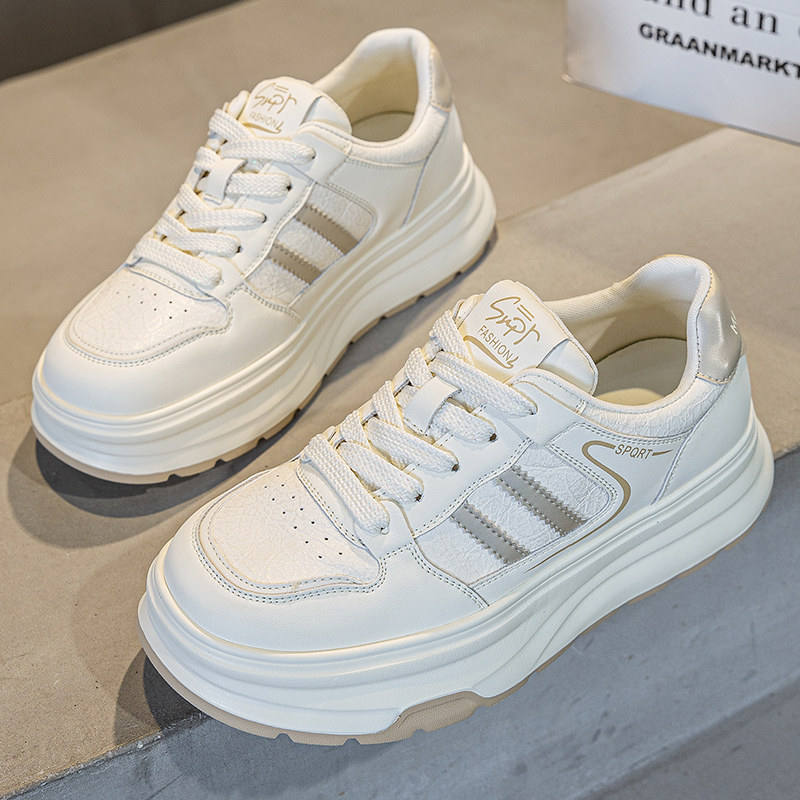 春季大码女鞋41-43脚宽肥小白鞋