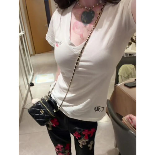 设计感V领短袖T恤女夏季修身