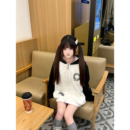 梵文印花撞色连帽卫衣女