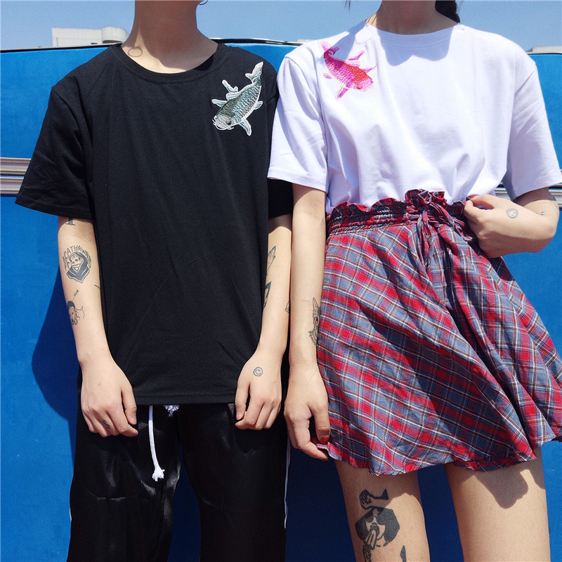 ÏÄ×°¶ÌÐäTÐôÅ®¼òÔ¼¿íËɽõÀðÀðÓã´ÌÐåÉÏÒÂÄÐÅ®ÇéÂÂ×°´òµ×ÉÀ°à·þ³±
