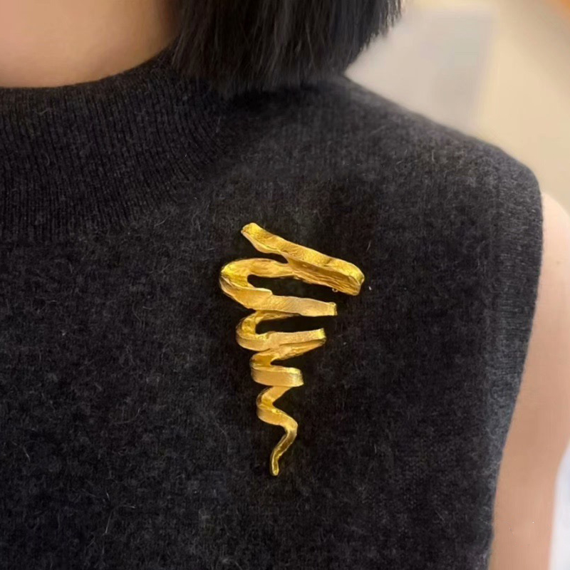 神秘龙卷风胸针 法式复古精致简约高级感旋风造型设计大旋风胸花