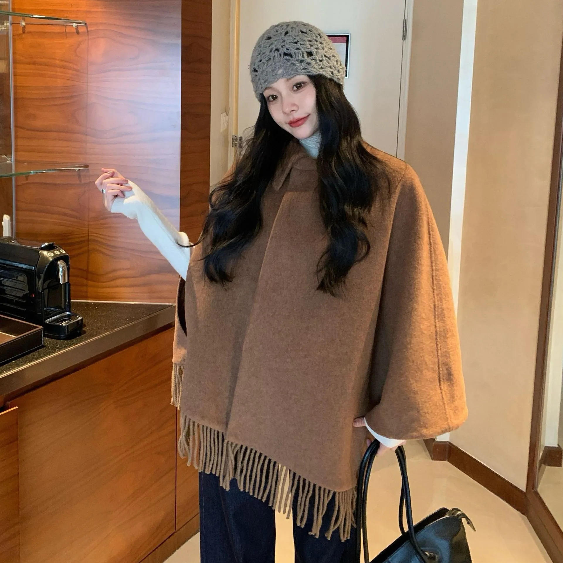 【诠释】NEWOPEN25冬老钱复古翻领流苏不规则毛呢罩衫外套女F7083