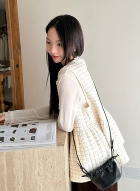 DIGM | 2025秋冬韩系简约雪花华夫格夹棉马甲叠穿背心女A09522