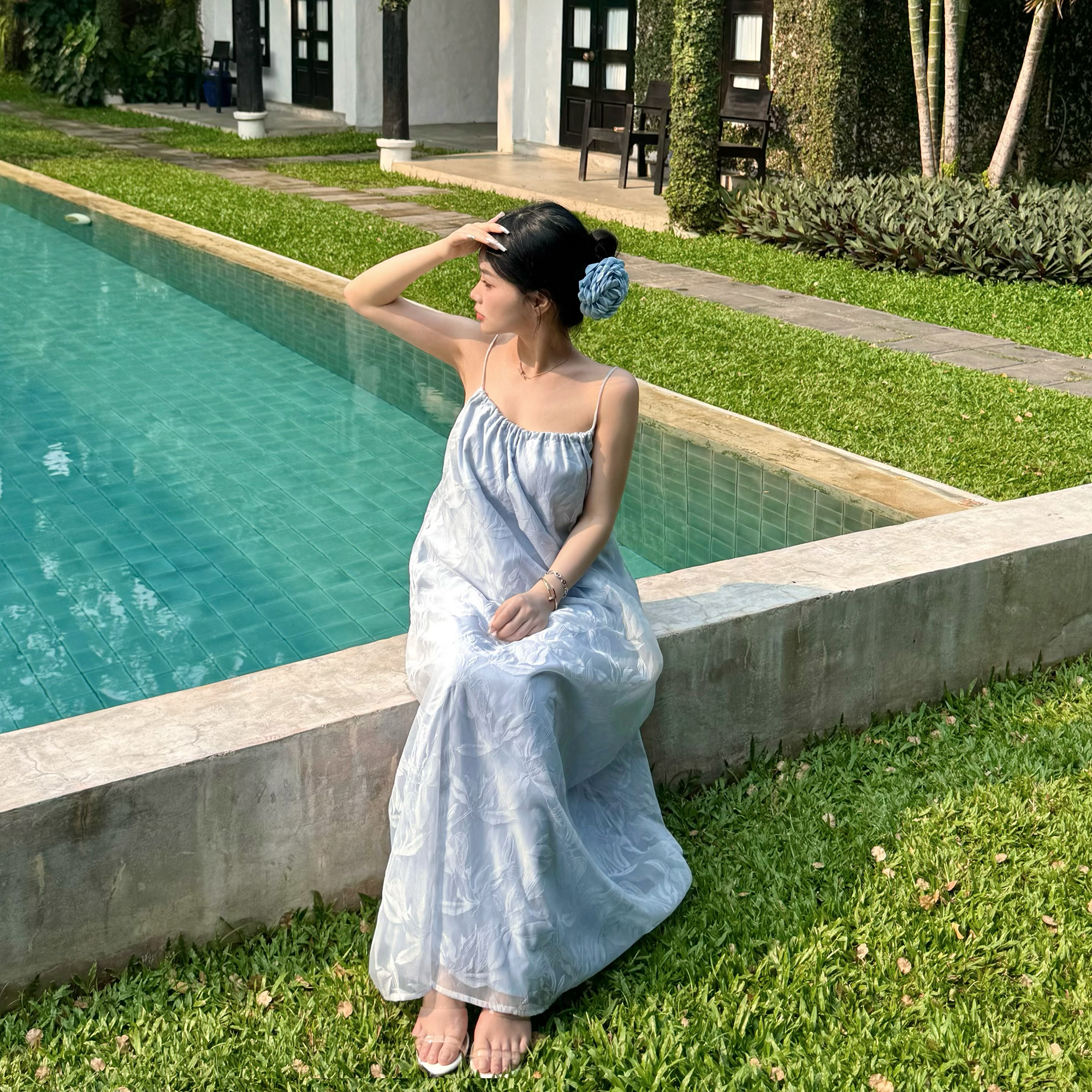 小个子度假氛围感蓝色吊带连衣裙