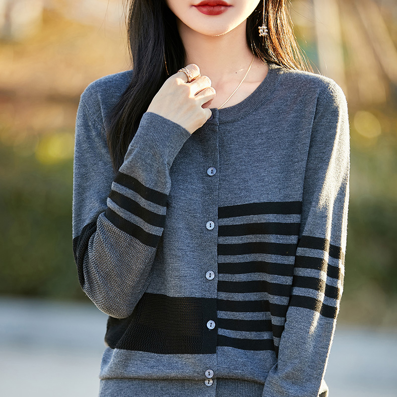 法式撞色条纹针织开衫女短外套毛衣宽松显瘦秋季新款精仿羊毛上衣