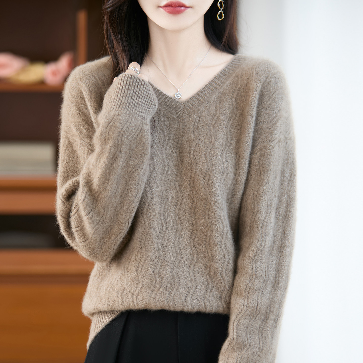 波浪纹纯羊毛衫女V领套头秋冬新款宽松显瘦镂空针织百搭打底毛衣