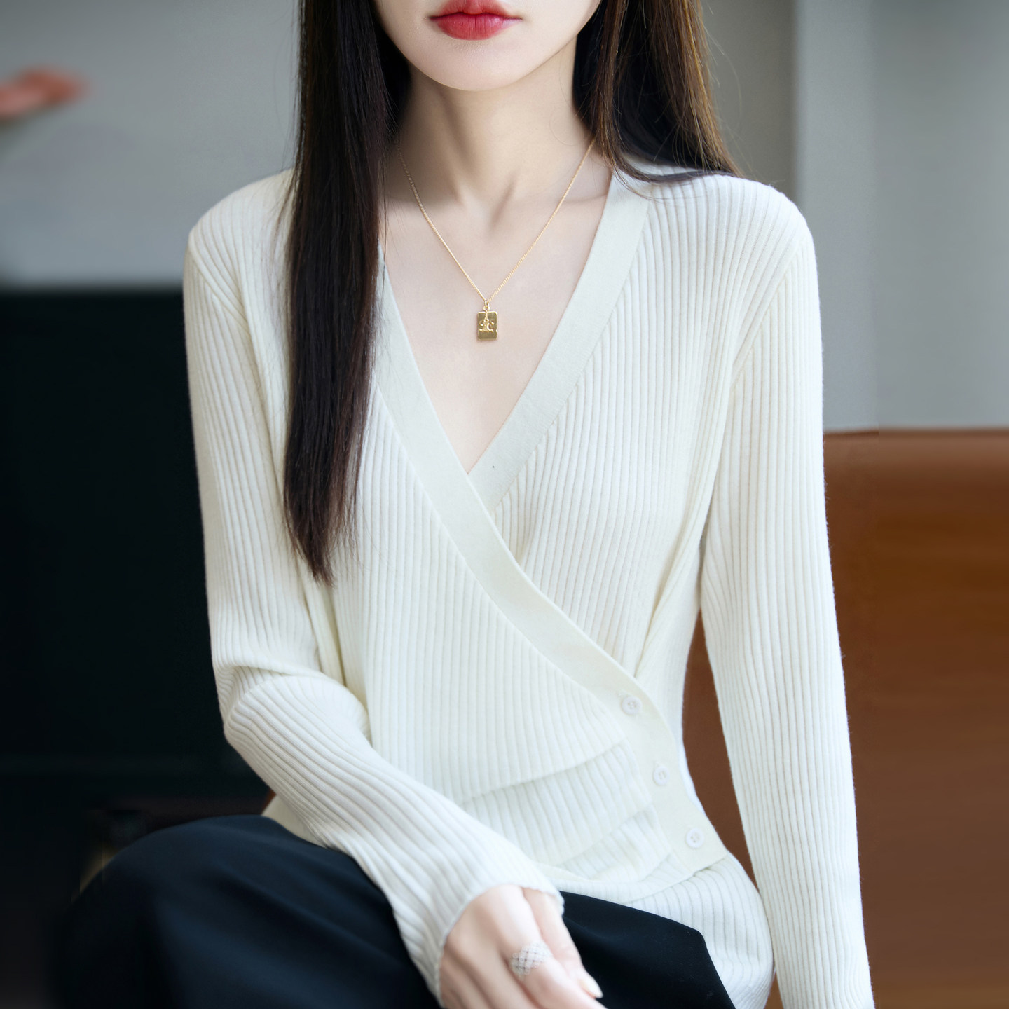秋季新款v领不规则设计感开叉打底衫女精仿羊毛针织修身纯色毛衣